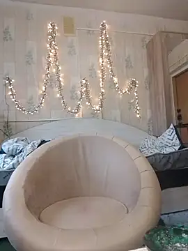 Snapshot of Tupo070481 chatting on 12/22/25, 08:44 Tupo070481 online show from 12/22/25, 08:44