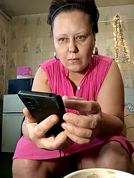 Snapshot of Tupo070481 chatting on 12/23/25, 08:34 Tupo070481 online show from 12/23/25, 08:34