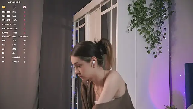 Snapshot of VernonKnapik chatting on 09/15/25, 07:03 VernonKnapik online show from 09/15/25, 07:03