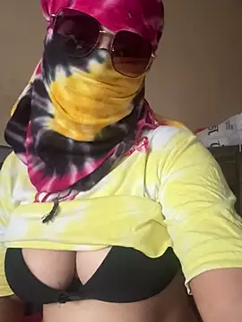 Snapshot of crazy111girl chatting on 02/07/26, 07:34 crazy111girl online show from 02/07/26, 07:34