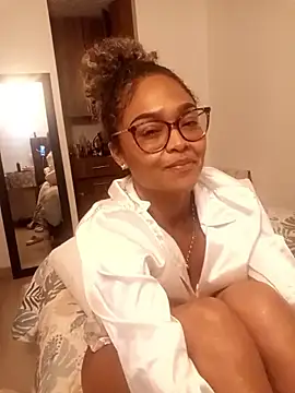 Snapshot of BiiancaEstradaa chatting on 09/09/25, 03:17 BiiancaEstradaa online show from 09/09/25, 03:17