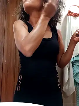 Snapshot of BiiancaEstradaa chatting on 09/21/25, 04:52 BiiancaEstradaa online show from 09/21/25, 04:52