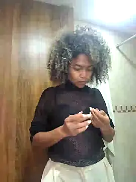 Snapshot of BiiancaEstradaa chatting on 09/27/25, 07:52 BiiancaEstradaa online show from 09/27/25, 07:52