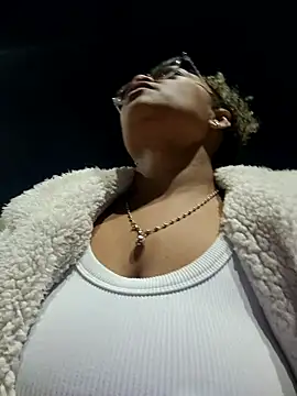 Snapshot of BiiancaEstradaa chatting on 10/11/25, 11:25 BiiancaEstradaa online show from 10/11/25, 11:25