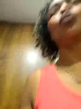 Snapshot of BiiancaEstradaa chatting on 10/18/25, 09:37 BiiancaEstradaa online show from 10/18/25, 09:37