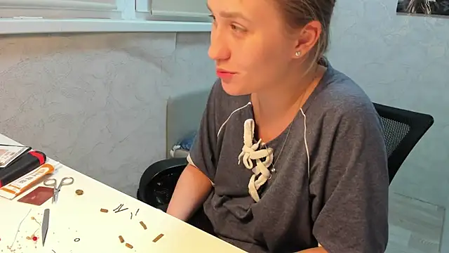 Snapshot of sofamuffin chatting on 11/22/25, 01:48 sofamuffin online show from 11/22/25, 01:48