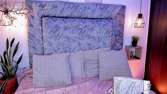 Seraphyne666 online show from 11/15/25, 07:43