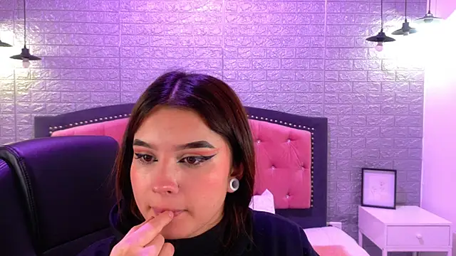 Snapshot of Natalie_loffreda chatting on 09/24/25, 02:48 Natalie loffreda online show from 09/24/25, 02:48