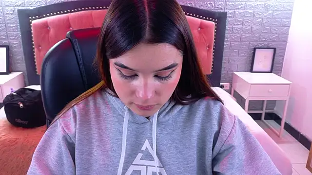 Snapshot of Natalie_loffreda chatting on 10/09/25, 03:04 Natalie loffreda online show from 10/09/25, 03:04