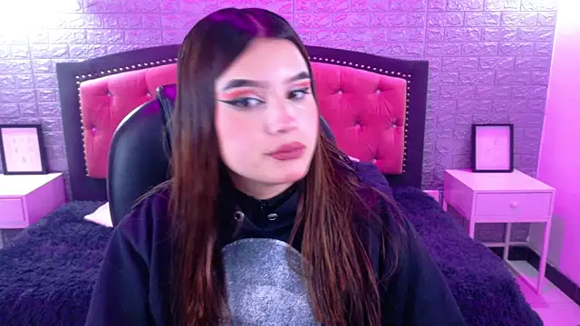 Snapshot of Natalie_loffreda chatting on 10/16/25, 03:18 Natalie loffreda online show from 10/16/25, 03:18