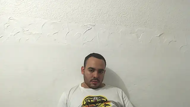 Snapshot of Ana_ThiagoxX chatting on 05/16/26, 12:07 Ana ThiagoxX online show from 05/16/26, 12:07