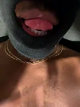 Snapshot of Tropicale_ chatting on 10/27/25, 01:48 Tropicale online show from 10/27/25, 01:48