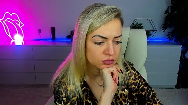 Snapshot of Anna_Snows chatting on 09/18/25, 05:31 Anna Snows online show from 09/18/25, 05:31