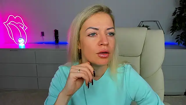 Snapshot of Anna_Snows chatting on 09/20/25, 06:31 Anna Snows online show from 09/20/25, 06:31