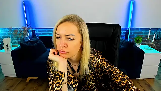 Snapshot of Anna_Snows chatting on 09/23/25, 12:08 Anna Snows online show from 09/23/25, 12:08