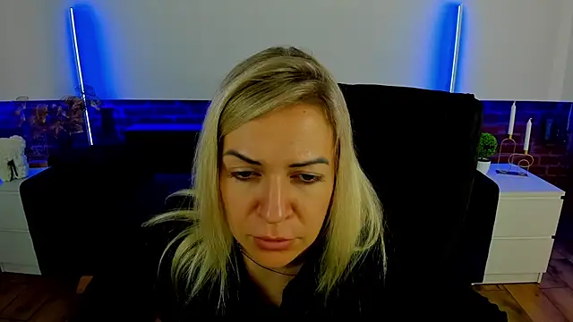 Snapshot of Anna_Snows chatting on 09/25/25, 01:37 Anna Snows online show from 09/25/25, 01:37