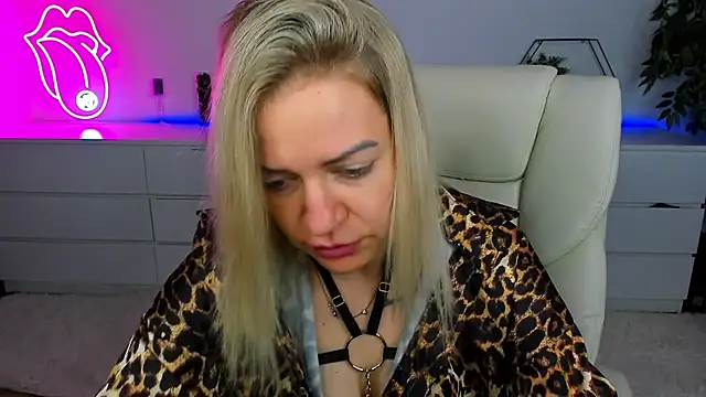 Snapshot of Anna_Snows chatting on 10/03/25, 05:37 Anna Snows online show from 10/03/25, 05:37