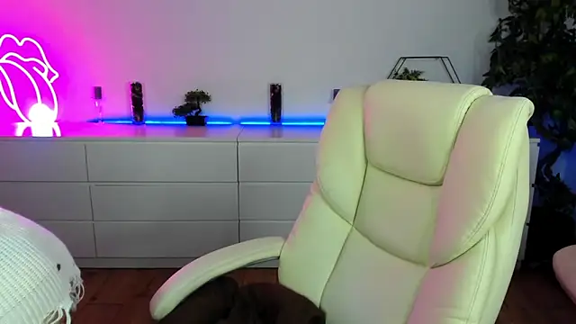 Snapshot of Anna_Snows chatting on 10/22/25, 05:52 Anna Snows online show from 10/22/25, 05:52