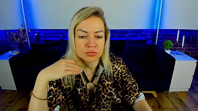 Snapshot of Anna_Snows chatting on 10/25/25, 06:02 Anna Snows online show from 10/25/25, 06:02