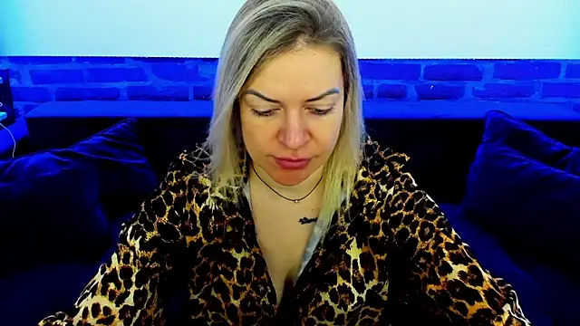 Snapshot of Anna_Snows chatting on 11/06/25, 06:36 Anna Snows online show from 11/06/25, 06:36