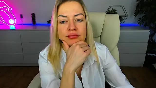 Snapshot of Anna_Snows chatting on 11/25/25, 06:35 Anna Snows online show from 11/25/25, 06:35