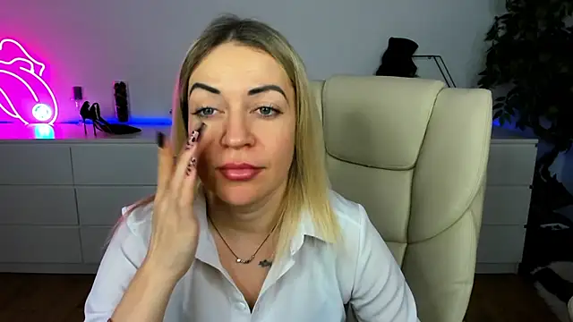 Snapshot of Anna_Snows chatting on 12/01/25, 06:46 Anna Snows online show from 12/01/25, 06:46