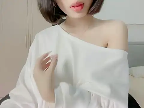 Snapshot of ggLovee chatting on 10/29/25, 12:35 ggLovee online show from 10/29/25, 12:35