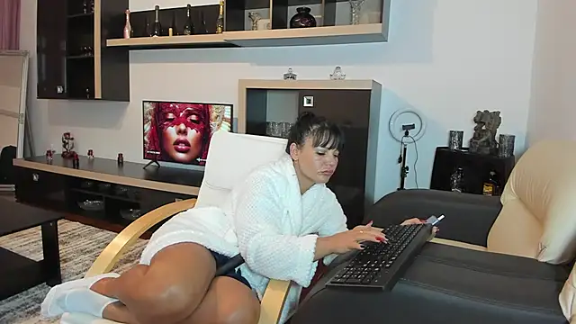Snapshot of Ella_sweety00 chatting on 04/03/26, 04:05 Ella sweety00 online show from 04/03/26, 04:05