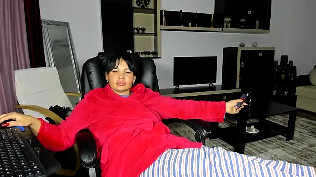Snapshot of Ella_sweety00 chatting on 04/10/26, 10:47 Ella sweety00 online show from 04/10/26, 10:47
