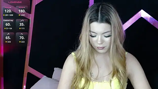 Snapshot of Breezelle chatting on 12/13/25, 07:53 Breezelle online show from 12/13/25, 07:53