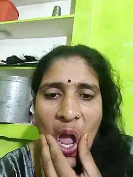 Snapshot of Hot-piuy chatting on 10/30/25, 05:31 Hot-piuy online show from 10/30/25, 05:31