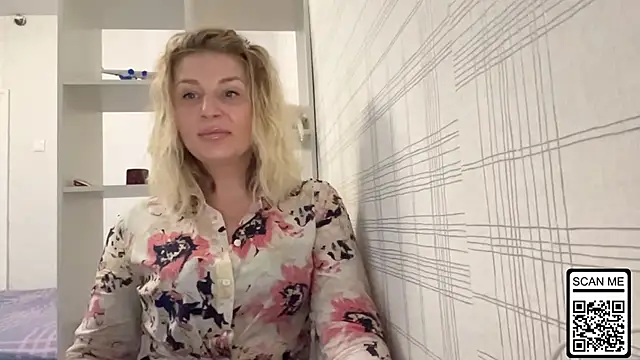 Blondie xoxoxo online show from 10/27/25, 08:40