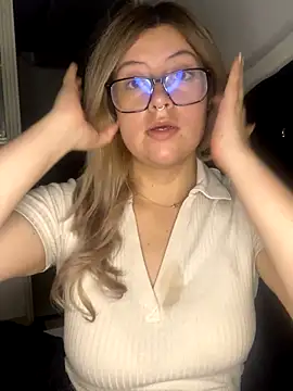 Snapshot of Blair_Bunnyy chatting on 10/24/25, 03:14 Blair Bunnyy online show from 10/24/25, 03:14