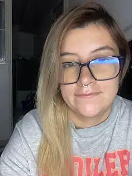 Snapshot of Blair_Bunnyy chatting on 11/13/25, 05:17 Blair Bunnyy online show from 11/13/25, 05:17