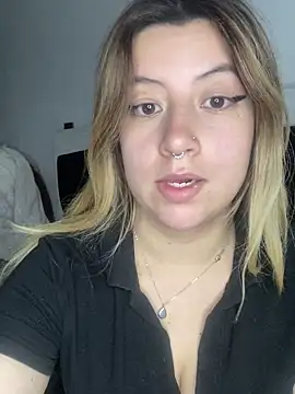 Snapshot of Blair_Bunnyy chatting on 12/14/25, 06:08 Blair Bunnyy online show from 12/14/25, 06:08