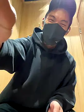 Snapshot of masucle216 chatting on 10/28/25, 02:31 masucle216 online show from 10/28/25, 02:31