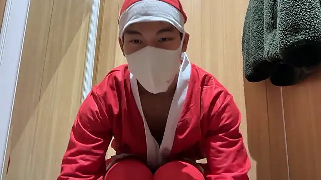 Snapshot of masucle216 chatting on 12/18/25, 02:45 masucle216 online show from 12/18/25, 02:45