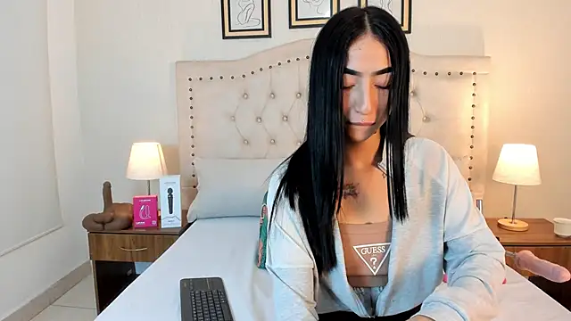 natasha moreno online show from 04/14/26, 12:22