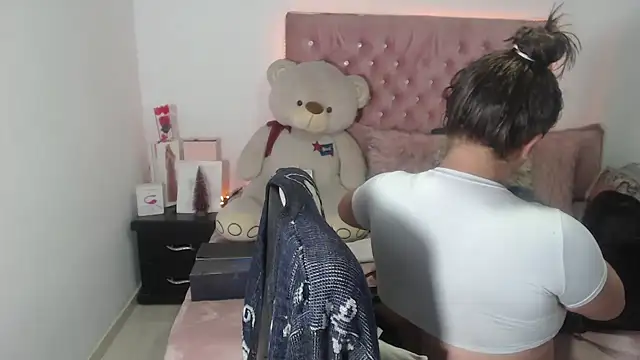 Snapshot of patty_squirt_ chatting on 10/04/25, 02:31 patty squirt online show from 10/04/25, 02:31