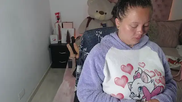 Snapshot of patty_squirt_ chatting on 10/08/25, 02:09 patty squirt online show from 10/08/25, 02:09