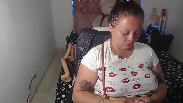 Snapshot of patty_squirt_ chatting on 10/20/25, 02:45 patty squirt online show from 10/20/25, 02:45