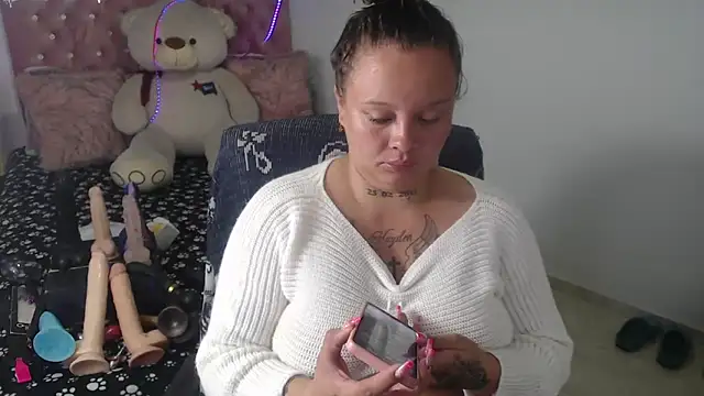 Snapshot of patty_squirt_ chatting on 12/17/25, 02:50 patty squirt online show from 12/17/25, 02:50