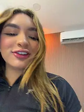 Snapshot of jenn_fit chatting on 05/16/26, 08:18 jenn fit online show from 05/16/26, 08:18