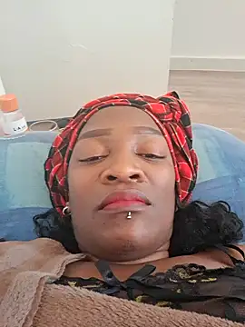 Snapshot of Yummychoklit chatting on 09/08/25, 02:49 Yummychoklit online show from 09/08/25, 02:49