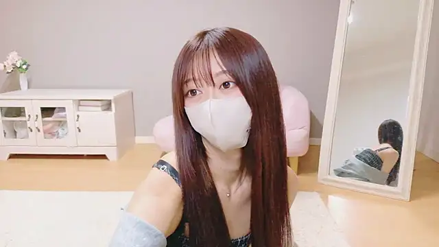 Snapshot of Yuna-ch chatting on 10/21/25, 12:50 Yuna-ch online show from 10/21/25, 12:50