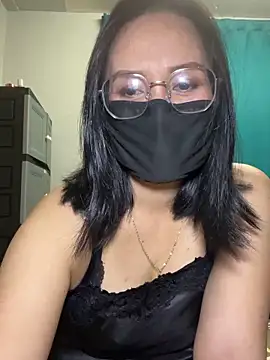 melyiaaa online show from 04/15/26, 02:13