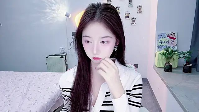 Snapshot of suger-TT chatting on 11/04/25, 12:04 suger-TT online show from 11/04/25, 12:04