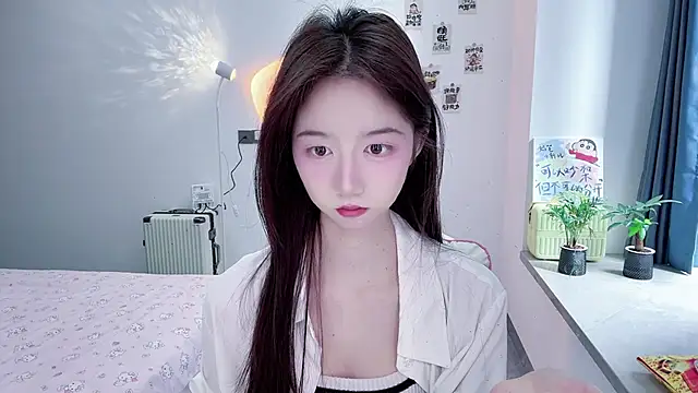 Snapshot of suger-TT chatting on 11/18/25, 04:06 suger-TT online show from 11/18/25, 04:06