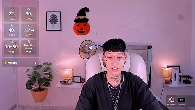 Snapshot of Luci_Rose chatting on 10/24/25, 02:19 Luci Rose online show from 10/24/25, 02:19