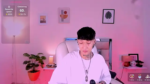 Snapshot of Luci_Rose chatting on 11/07/25, 03:06 Luci Rose online show from 11/07/25, 03:06